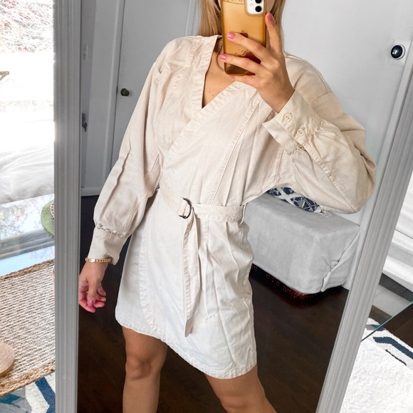 🐚 YOUNG FABULOUS & BROKE OATMEAL VOLUMINOUS LONG SLEEVE WRAP AROUND MINI DRESS! - Picture 2 of 16